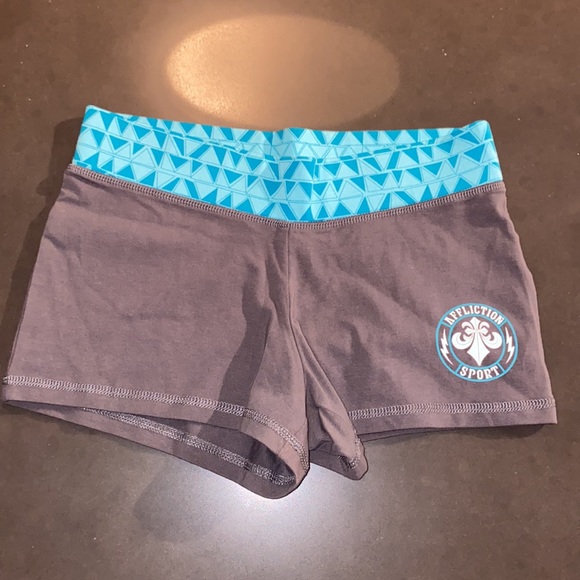 NWOT Affliction Womans Hampton Yoga Short - Picture 5 of 9